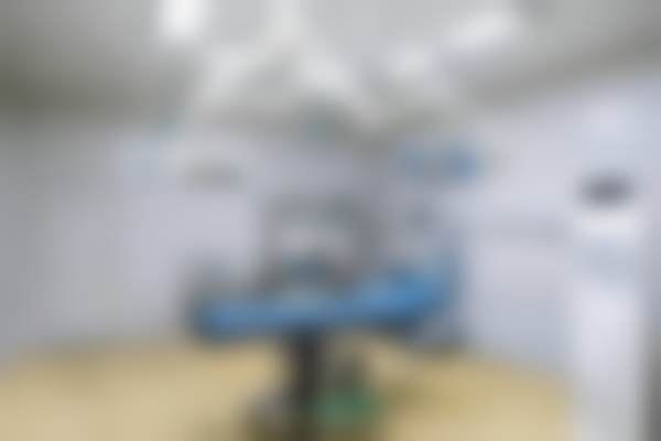 重庆市何军 医生在重庆松山医院的收费和其他医生比怎么样