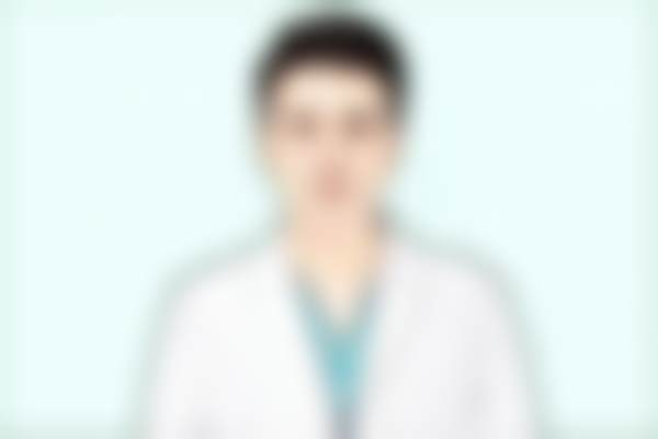 侯玮擅长的核心项目:眼鼻整形与口腔修复的双重优势
